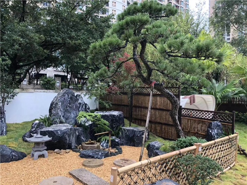 日式枯山水黑山石造景