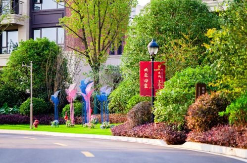 在售建面約98 142平的三房和四房產(chǎn)品,兼顧到剛需和剛改群體,戶型設(shè)計(jì)相當(dāng)不錯(cuò)